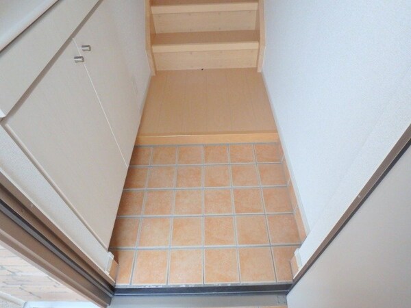 玄関(同物件別部屋)