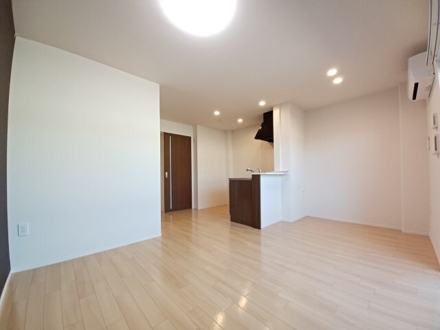 物件内観写真6　(同物件別室反転タイプ画像)