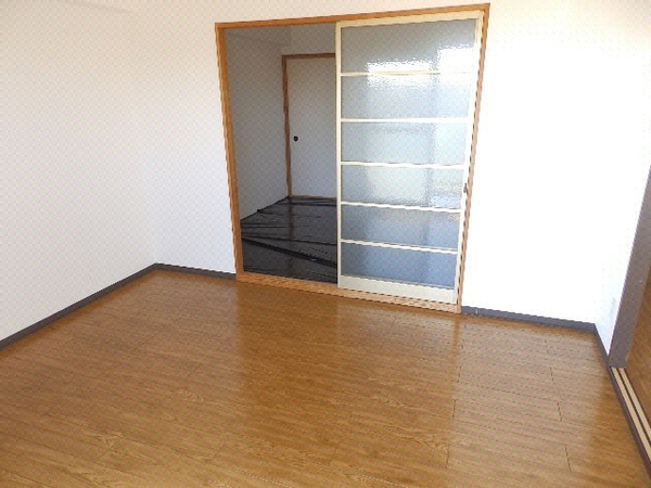 居室・リビング(同物件別部屋写真です)