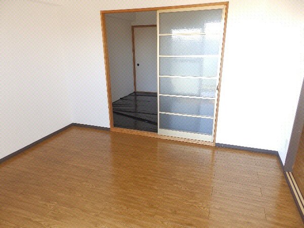 居室・リビング(同物件別部屋写真です)