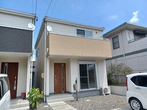 天窓のある天カ須賀戸建て外観写真