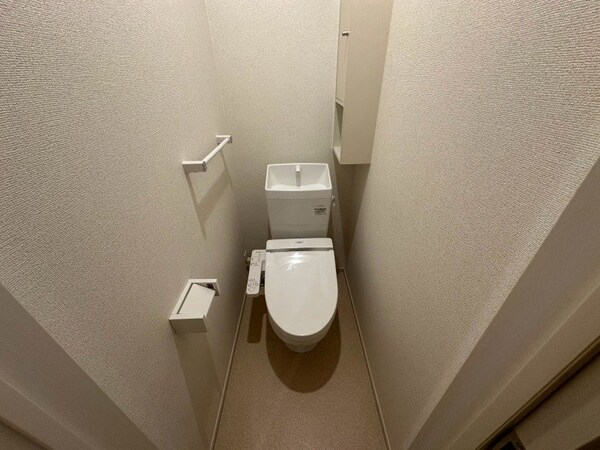 トイレ(同型参考写真)