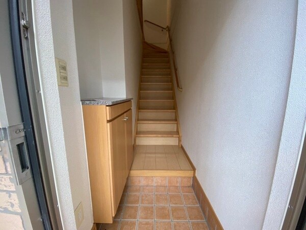 玄関(同型タイプの画像です)