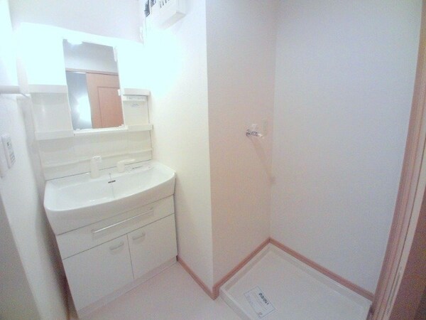 洗面所(同物件別部屋反転写真)