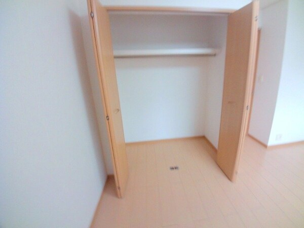 収納(同物件別部屋反転写真)