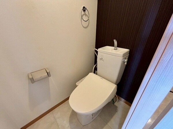 トイレ(同型参考写真)