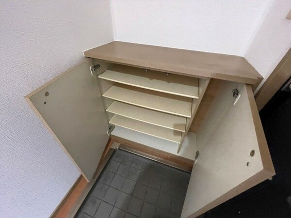 玄関(同タイプ部屋写真です。)