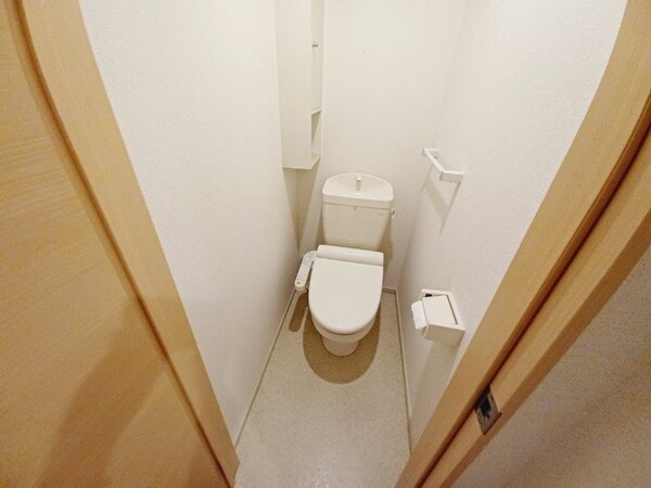 トイレ(同型参考写真)