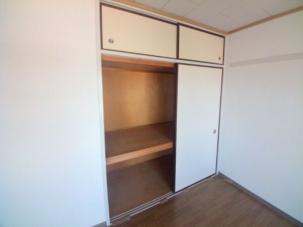 収納(同物件別部屋のお写真です。)