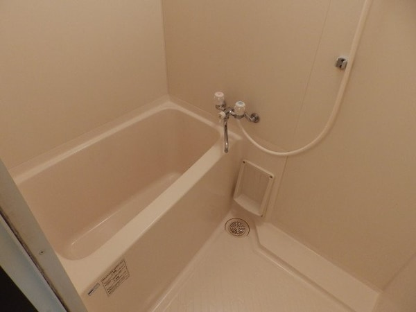 バス／シャワールーム等(バス同物件別部屋の写真)
