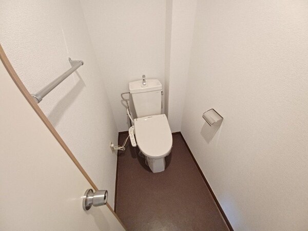 トイレ(同型参考写真)
