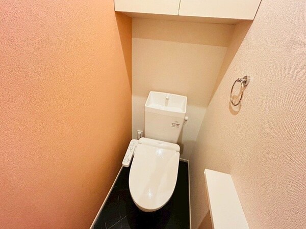 トイレ(同型参考写真)