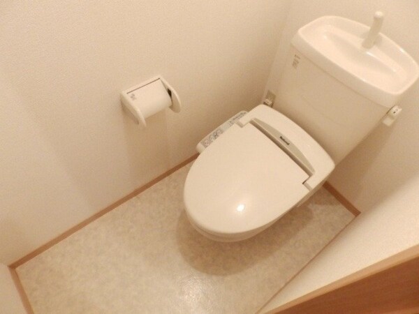 トイレ(同型参考写真)