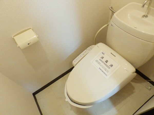 トイレ(同物件別部屋の写真です)