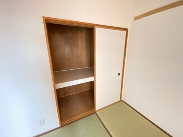 収納(同物件別部屋の写真です)
