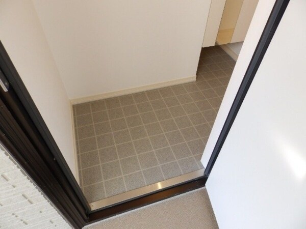 玄関(同物件別部屋タイプ)