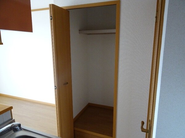 収納(同型反転タイプのお写真です)