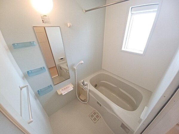 バス／シャワールーム等(同型参考写真)