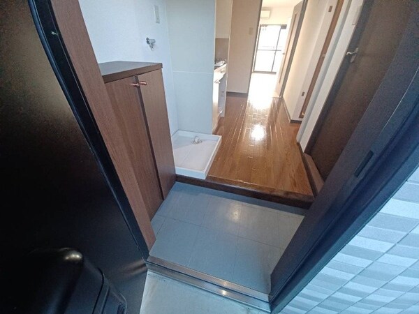 玄関(※同物件別部屋のお写真です。)