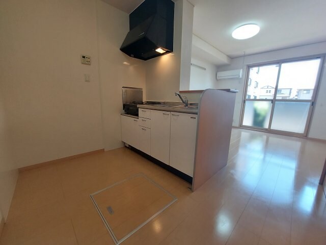 物件内観写真8　(同建物の別部屋反転写真です)