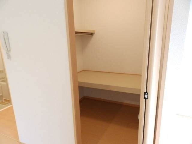 物件内観写真13　(同建物の別部屋反転写真です)