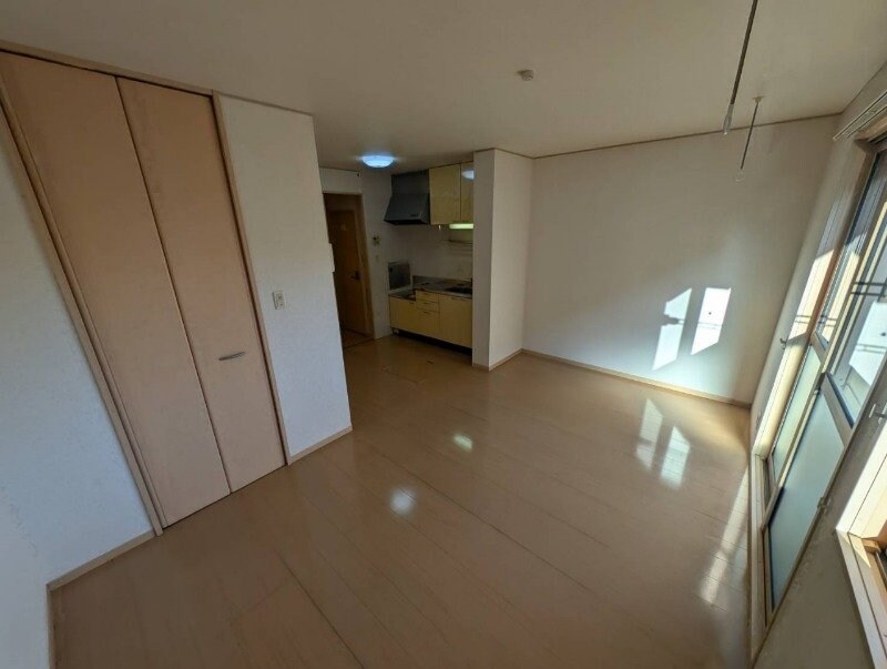 物件内観写真5　(同型別室のお写真です)