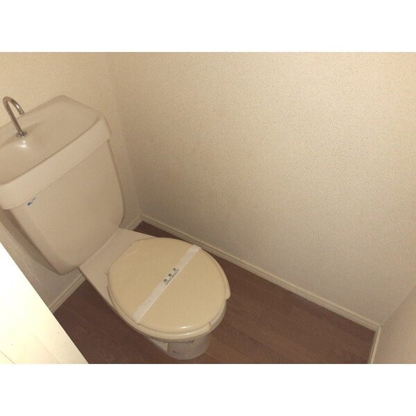 トイレ(同型参考写真)