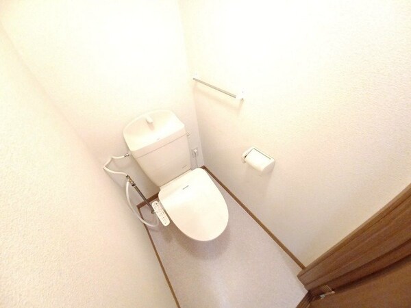 トイレ(同型参考写真)