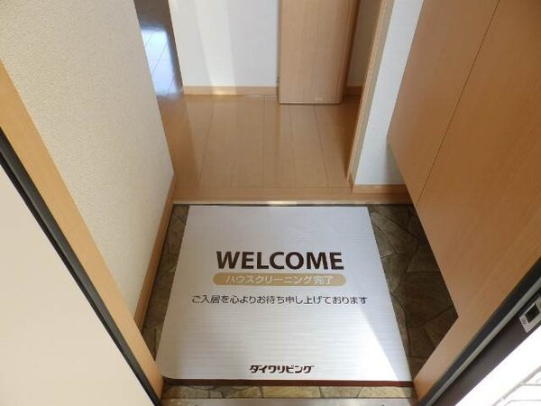 玄関(同物件別室の画像です)