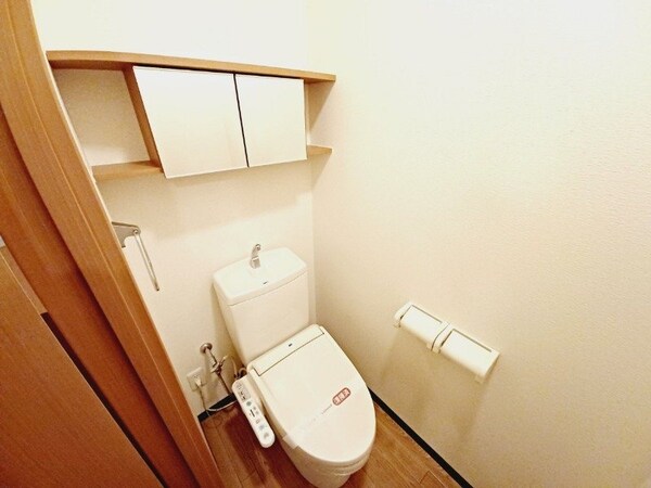 トイレ(同型参考写真)