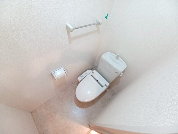 トイレ(同型参考写真)