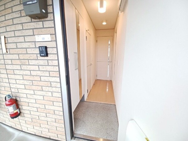 玄関(同型参考写真)