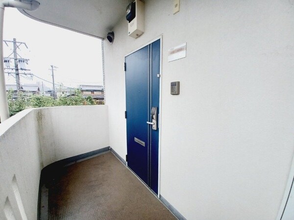 玄関(同型参考写真)