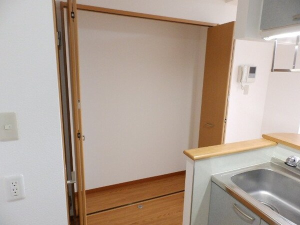 収納(同物件別部屋のお写真です。)