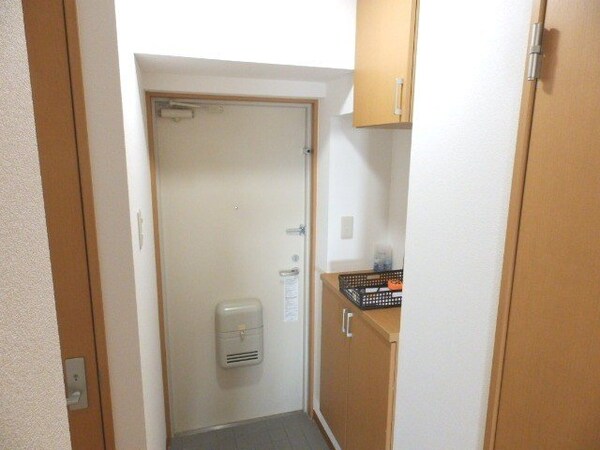 玄関(同物件別部屋のお写真です。)