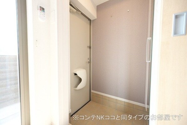 玄関(同型参考写真)