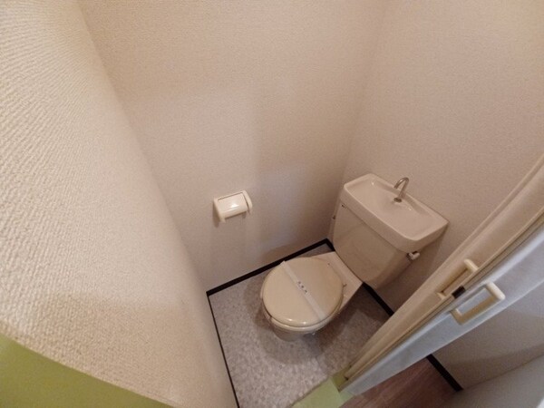 トイレ(同物件別部屋写真)