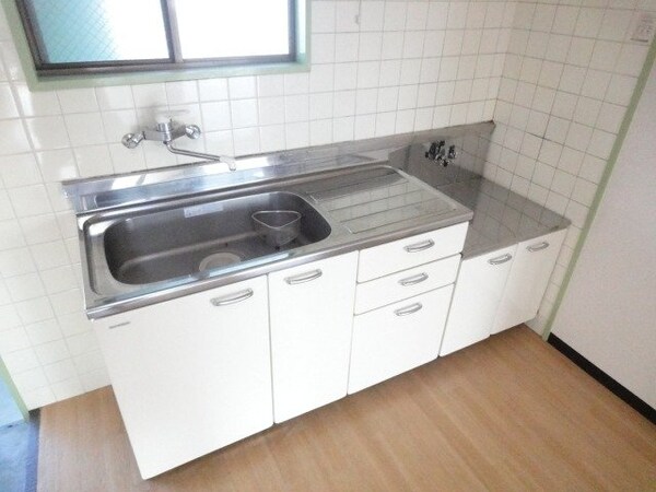 キッチン(同物件別部屋写真)