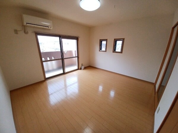 居室・リビング(同物件別部屋のお写真です。)