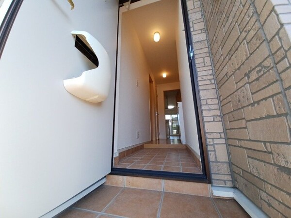 玄関(同タイプの部屋写真です)