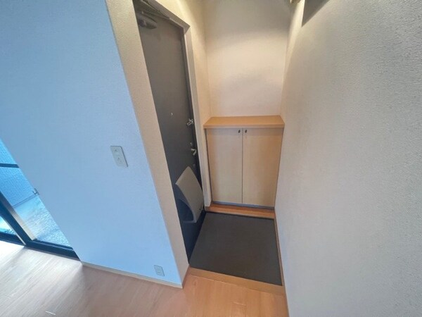 玄関(別部屋参考写真です。)