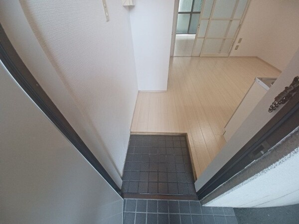 玄関(同型反転タイプのお写真です)