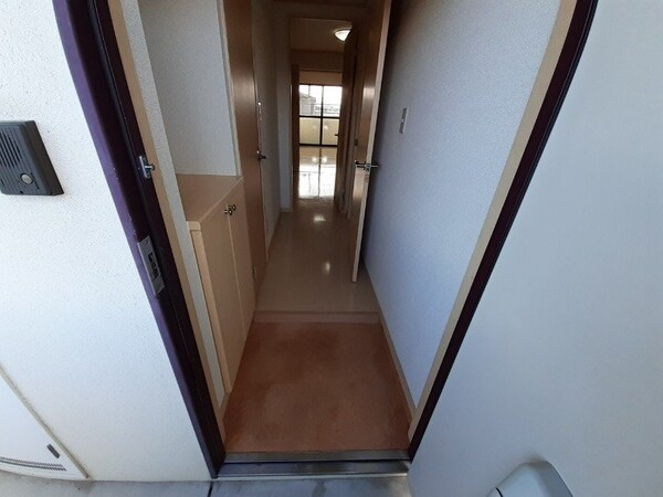 玄関(同型参考写真)