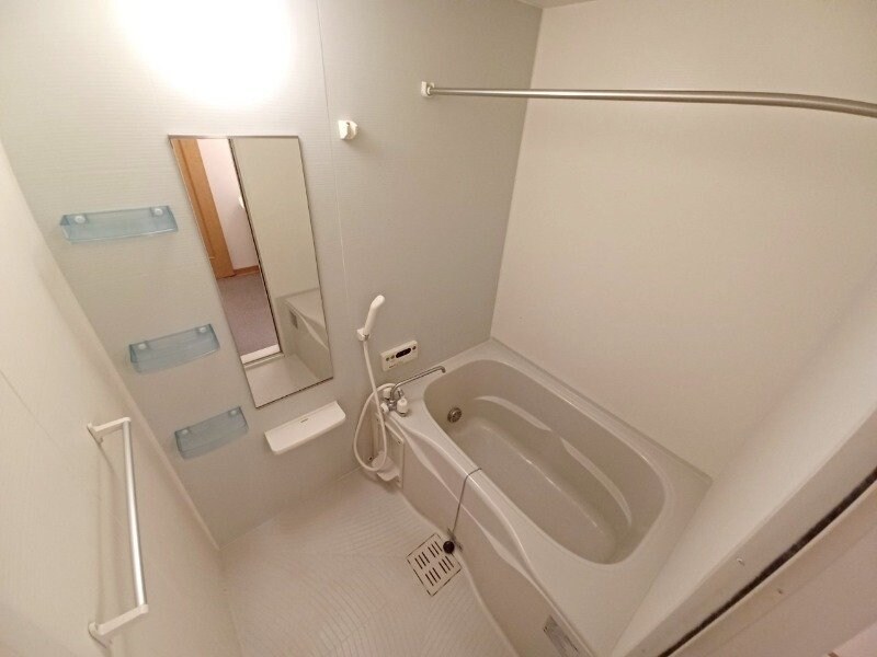 物件内観写真8　(同型反転タイプの画像)