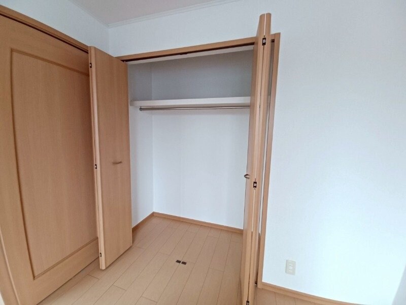 物件内観写真12　(同型反転タイプの画像)