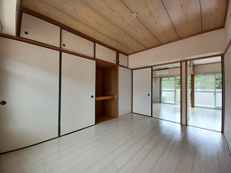 物件内観写真7　(別部屋反転参考写真です。)