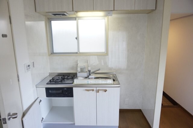 物件内観写真4　(同タイプの部屋写真です。)