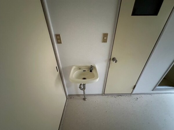 洗面所(同型参考写真)