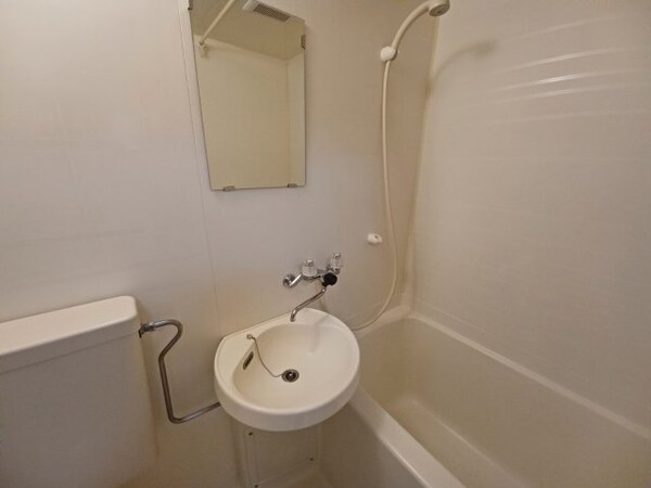 バス／シャワールーム等(同物件別部屋の写真)