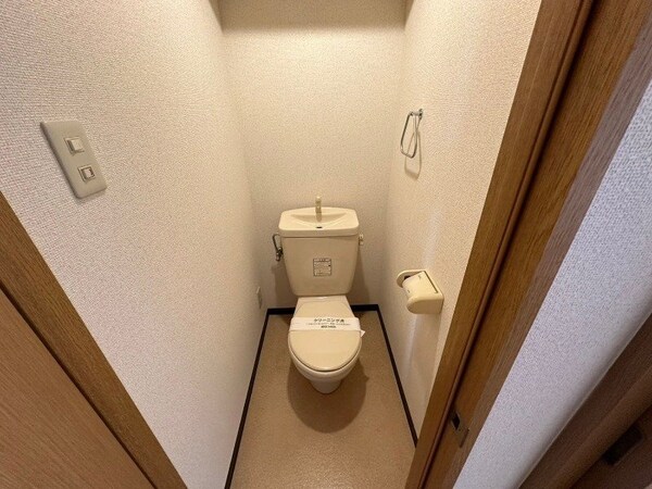 トイレ(同型別室のお写真です)